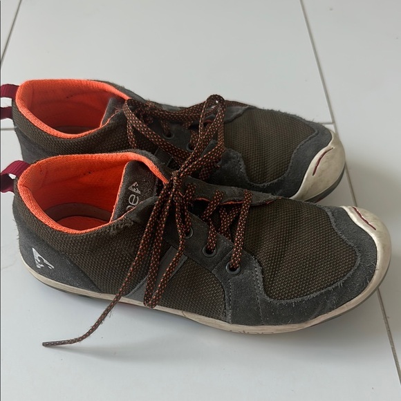 PLAE miles DRAGON SCALES Brown and Orange Casual Sneakers size 4 - Picture 3 of 6